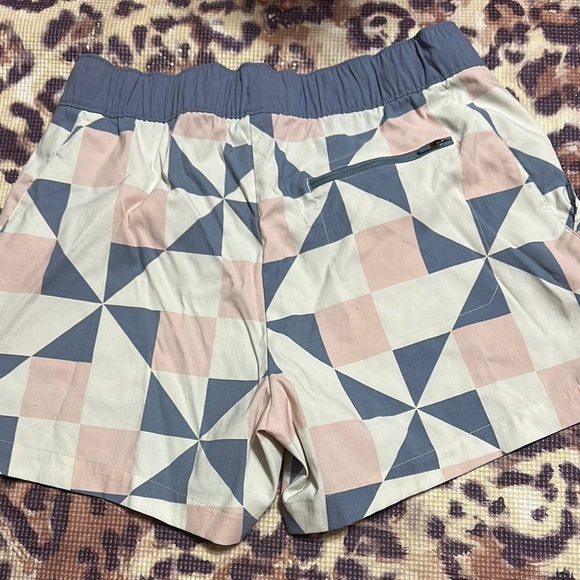 The North Face Women's Geometric Shorts - Pink and Blue NWOT - Picture 2 of 3